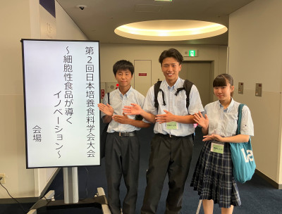 看板前