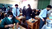 ホセ先生も一緒に給食 ホセ先生も一緒に給食